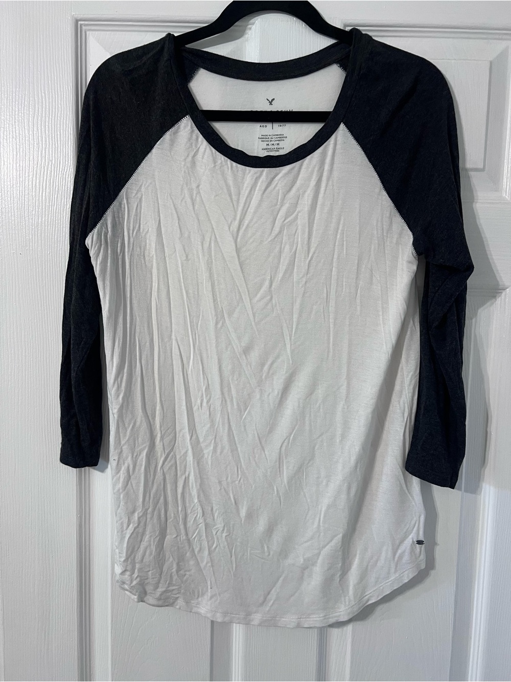 American Eagle Outfitters White & Black Raglan 3/4 Sleeve Tee